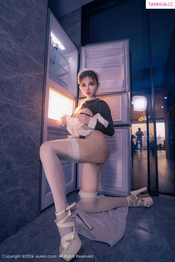   [XiuRen]高清写真图 2024.08.05 No.8966 小童颜 丝袜美臀第30张图片